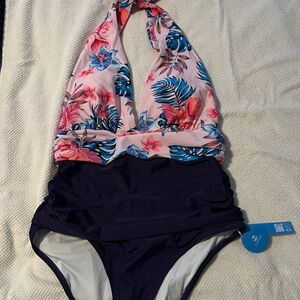 *NEW WITH TAG* Women’s Cupshe Halter Onepiece